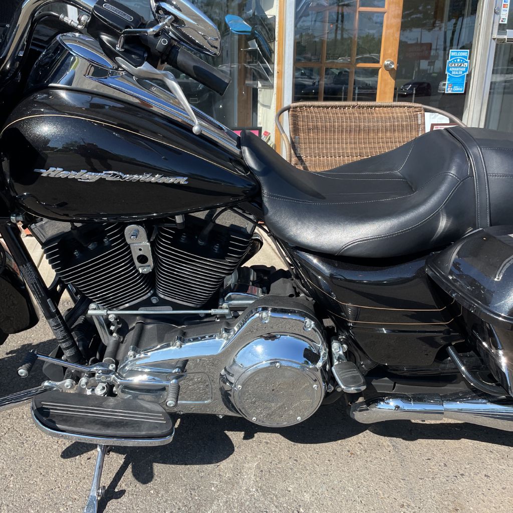 Photo 8 of this HARLEY DAV ROAD GLIDE