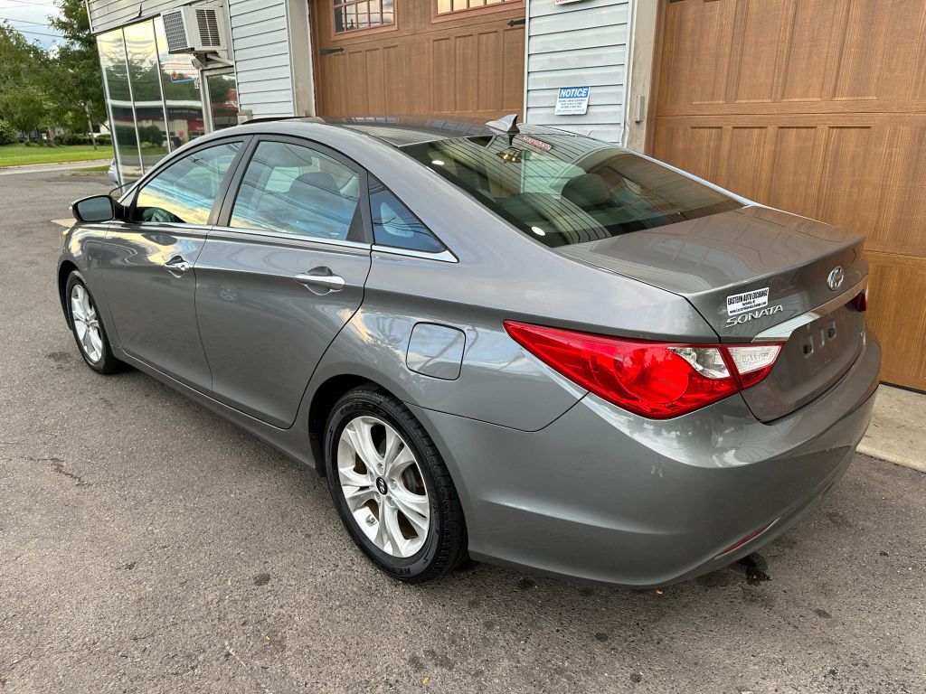Photo 5 of this HYUNDAI SONATA