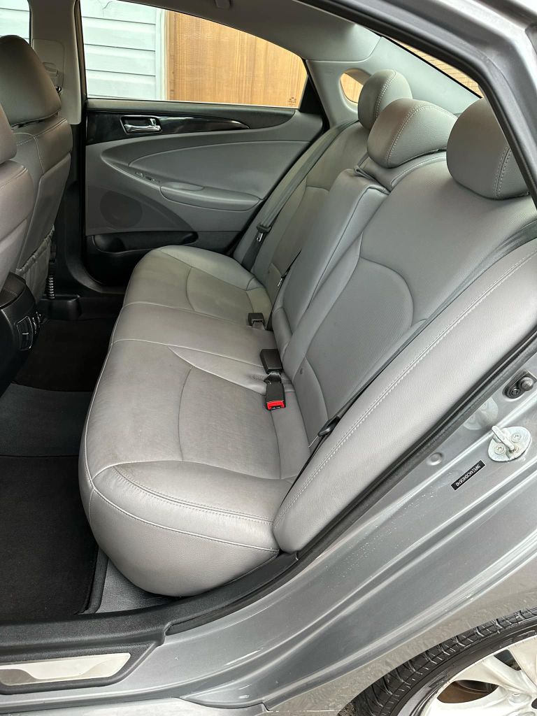 Photo 10 of this HYUNDAI SONATA