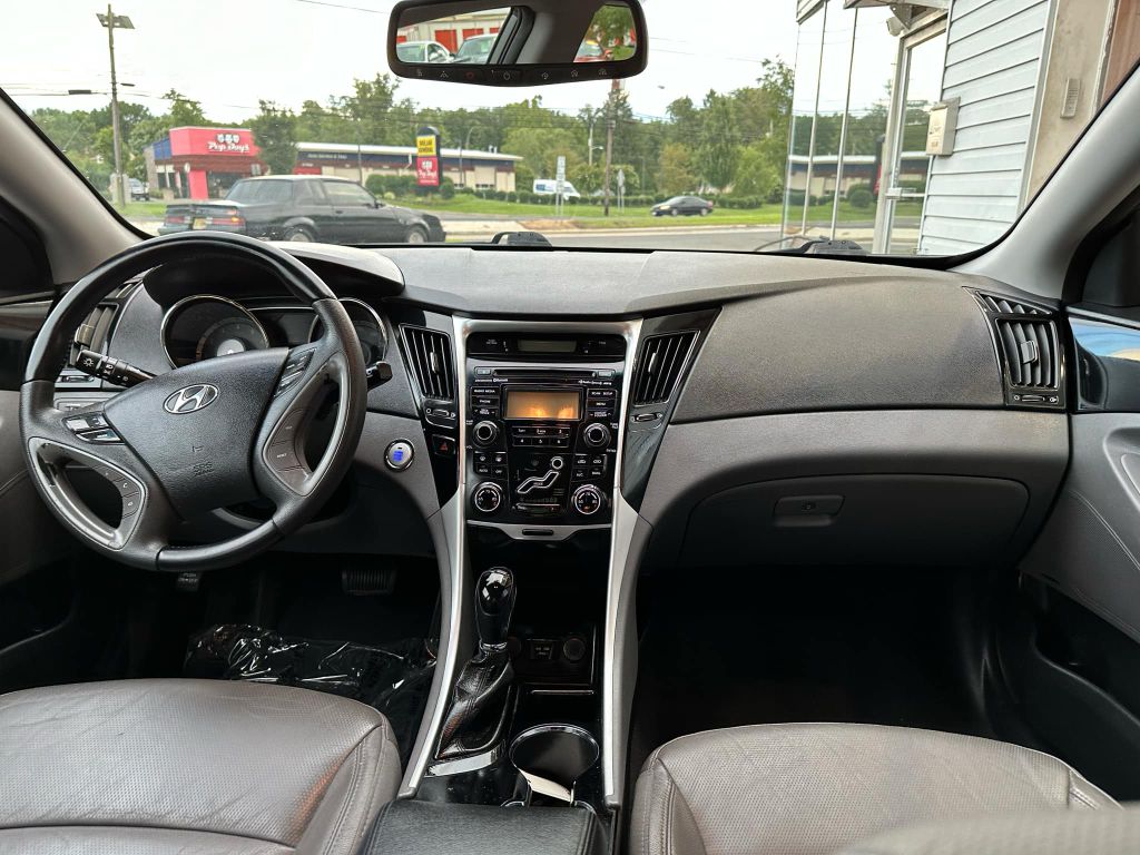 Photo 11 of this HYUNDAI SONATA