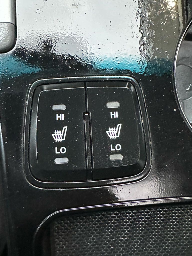 Photo 15 of this HYUNDAI SONATA