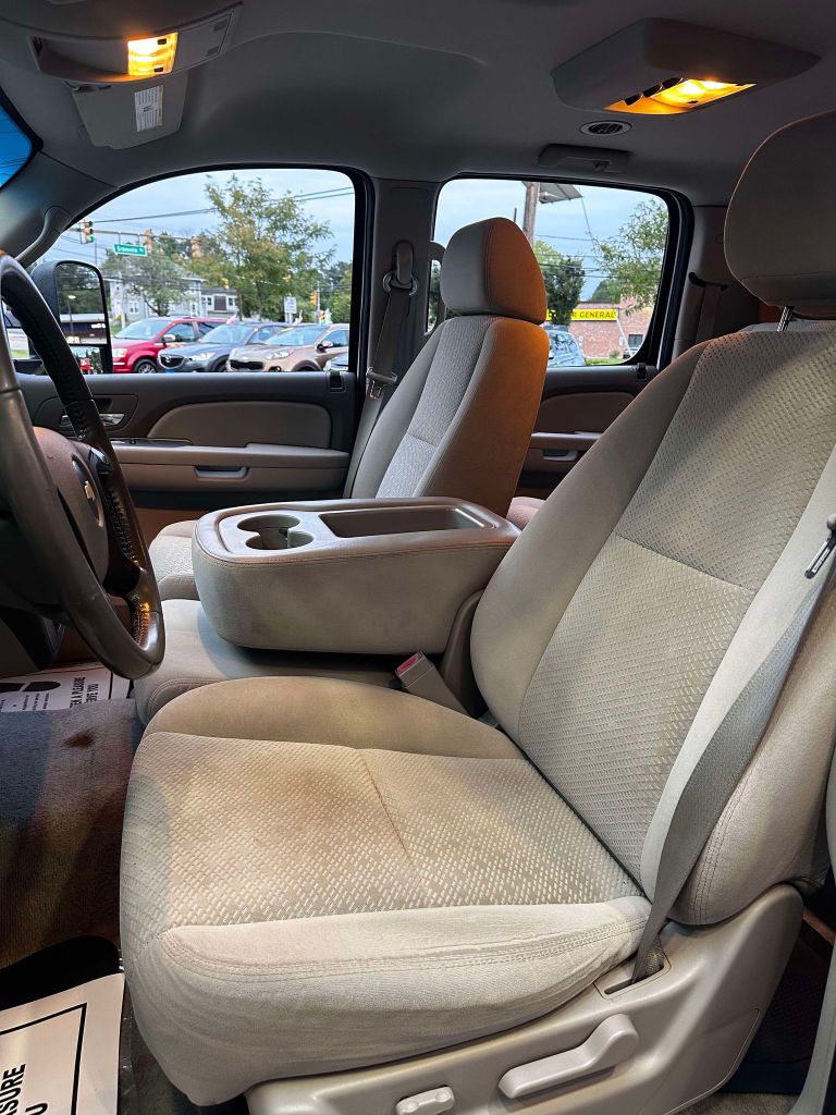 Photo 9 of this CHEVROLET SUBURBAN