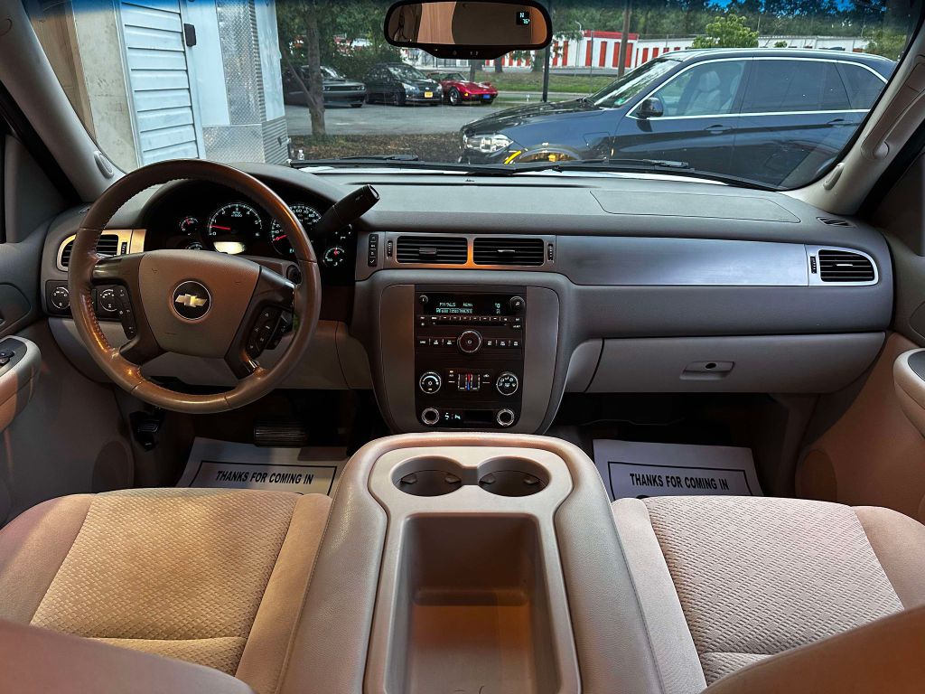 Photo 13 of this CHEVROLET SUBURBAN