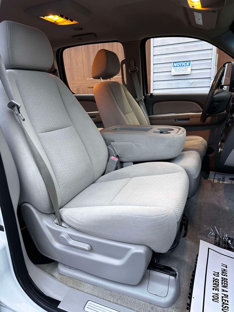 Photo 14 of this CHEVROLET SUBURBAN