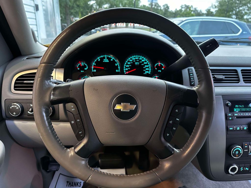 Photo 16 of this CHEVROLET SUBURBAN