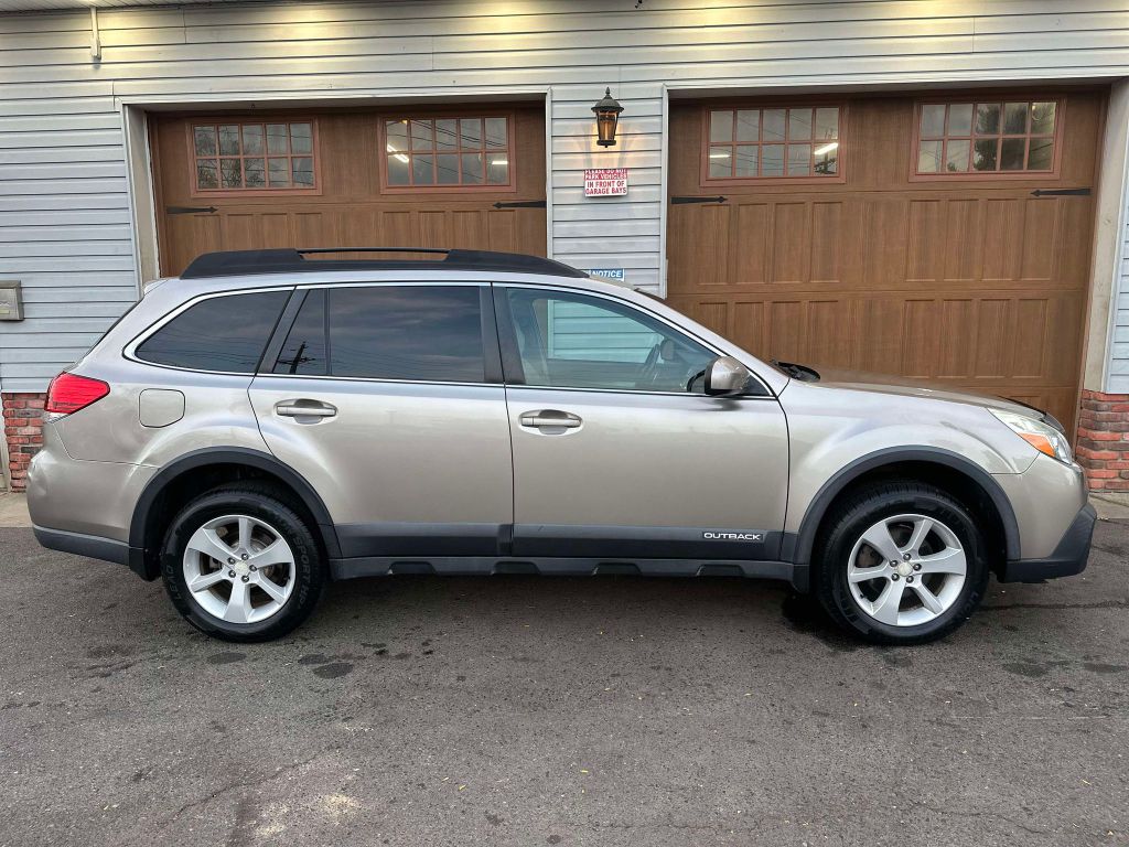 Photo 2 of this SUBARU OUTBACK