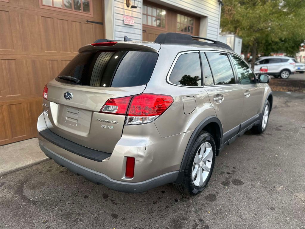 Photo 3 of this SUBARU OUTBACK