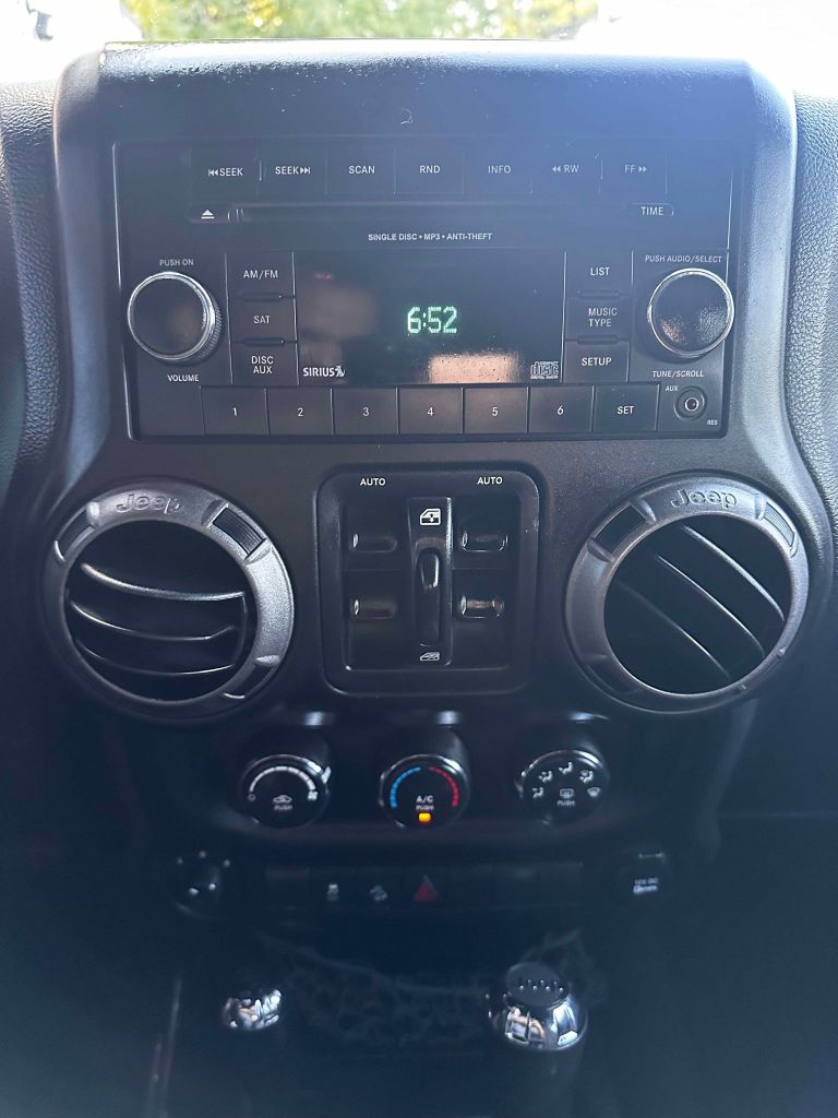 Photo 14 of this JEEP WRANGLER UNLIMI