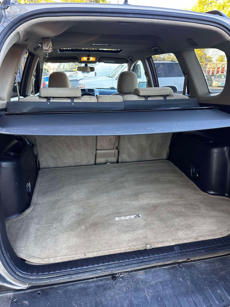 Photo 12 of this TOYOTA RAV4