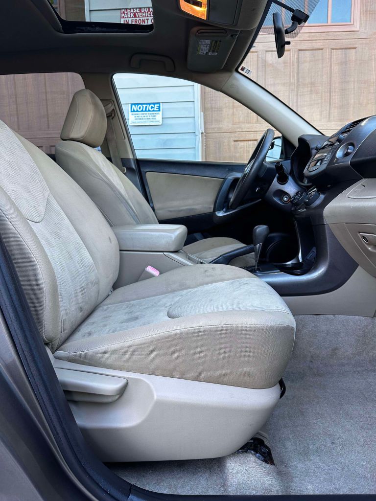 Photo 14 of this TOYOTA RAV4
