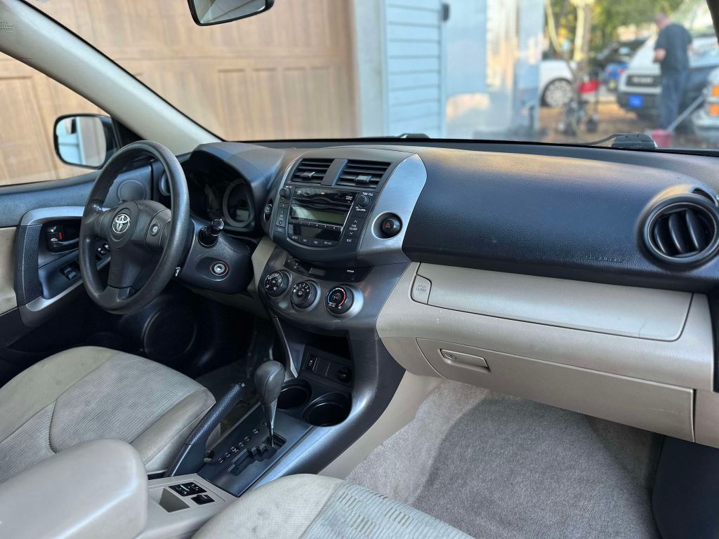 Photo 15 of this TOYOTA RAV4