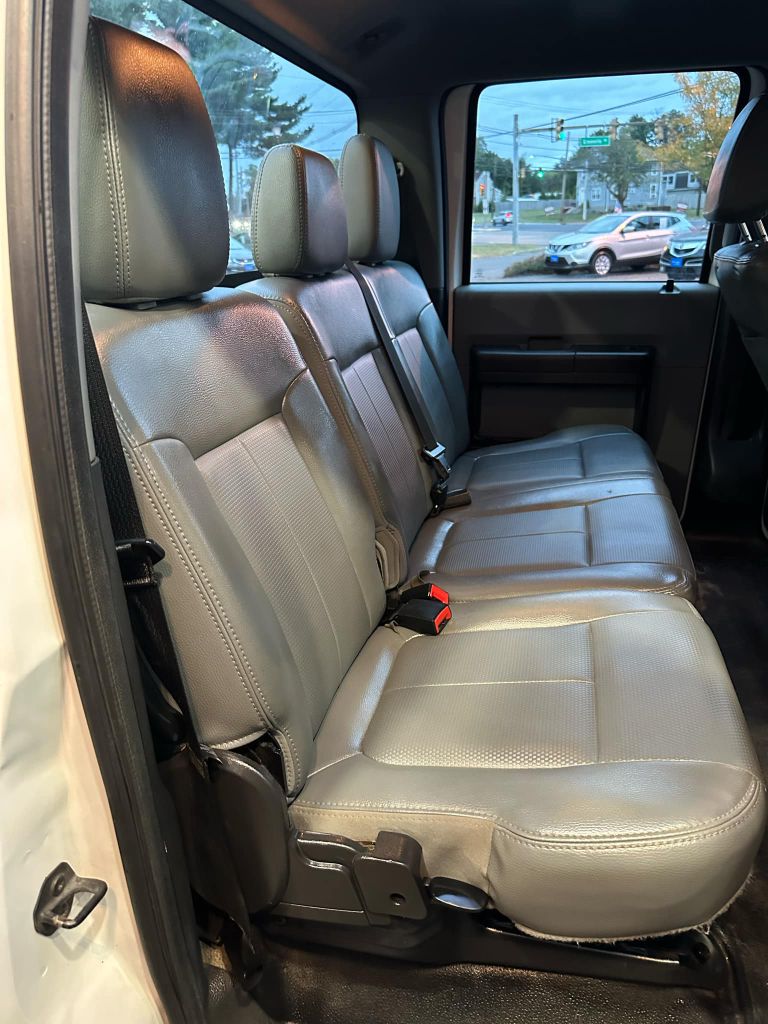 Photo 10 of this FORD F350