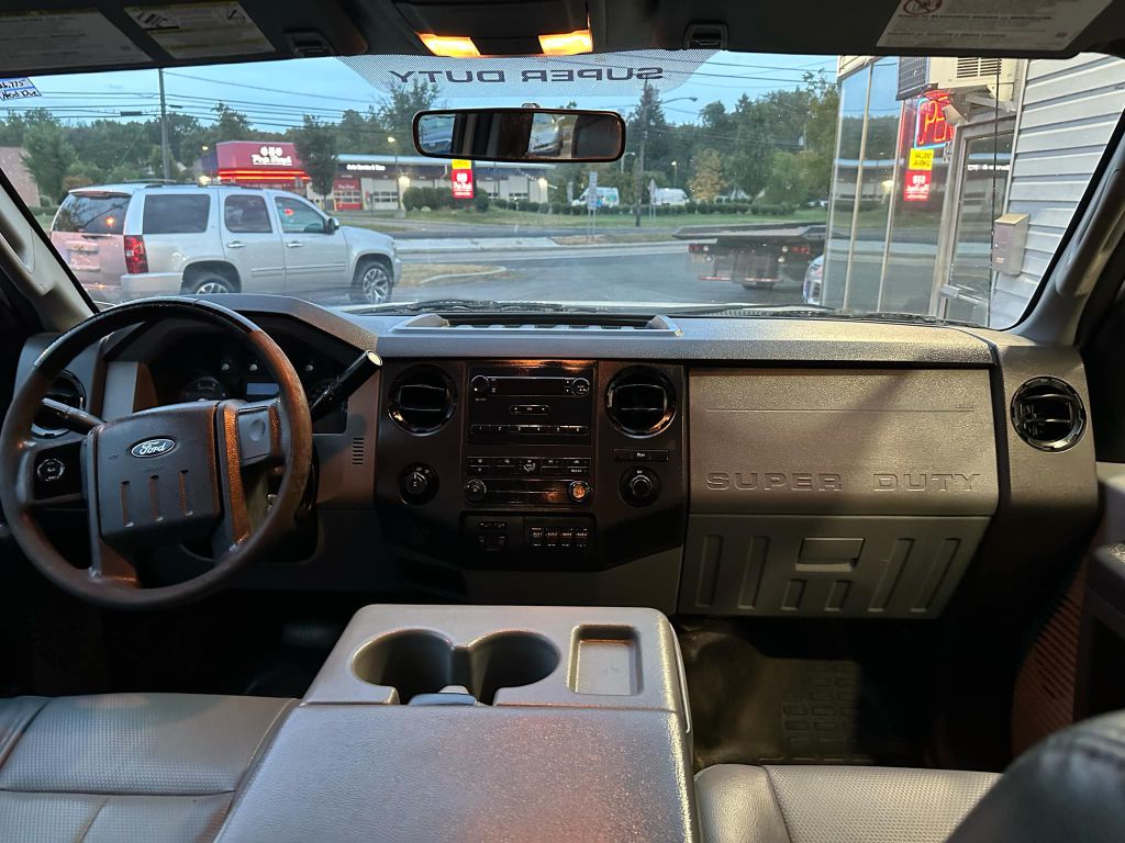 Photo 12 of this FORD F350