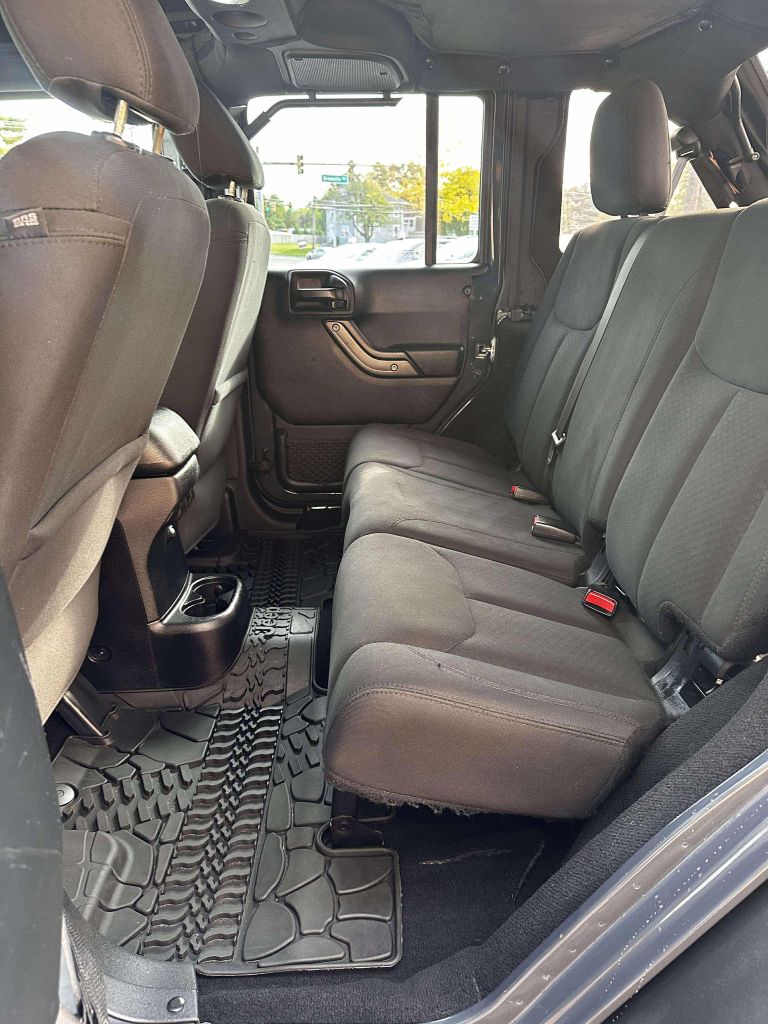 Photo 12 of this JEEP WRANGLER UNLIMI