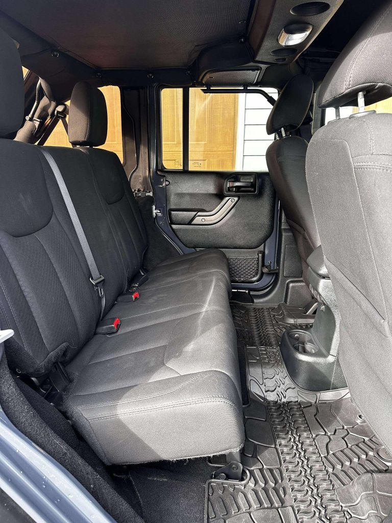 Photo 14 of this JEEP WRANGLER UNLIMI