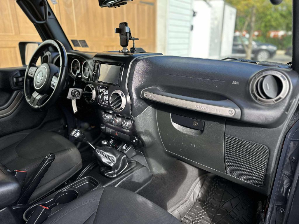 Photo 16 of this JEEP WRANGLER UNLIMI