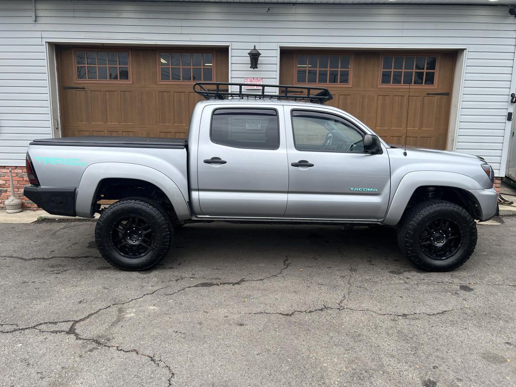 Photo 2 of this TOYOTA TACOMA