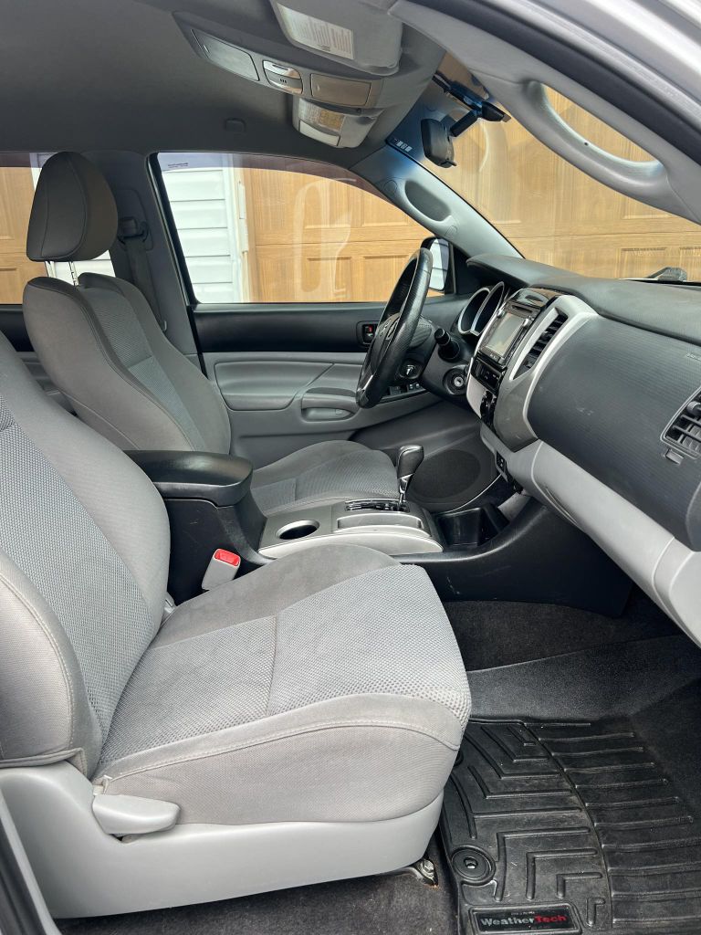 Photo 12 of this TOYOTA TACOMA