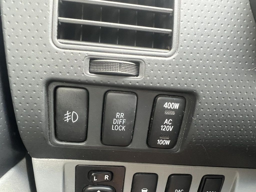 Photo 17 of this TOYOTA TACOMA