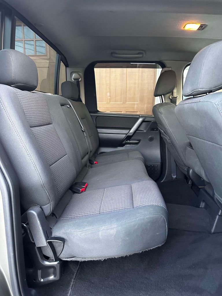 Photo 13 of this NISSAN TITAN