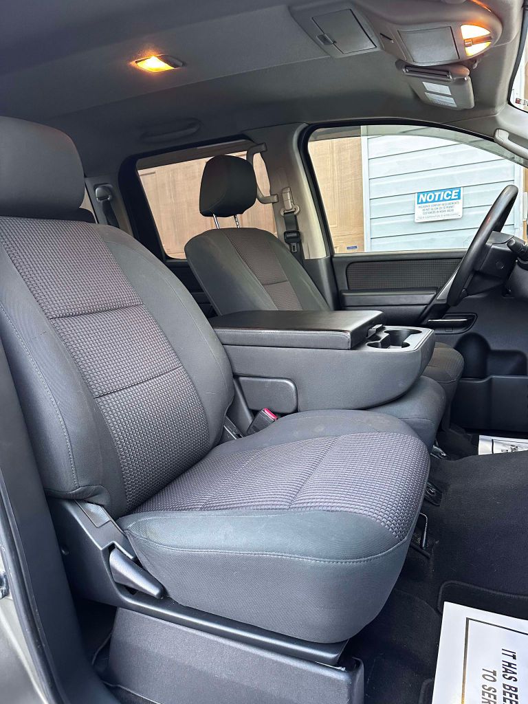 Photo 14 of this NISSAN TITAN
