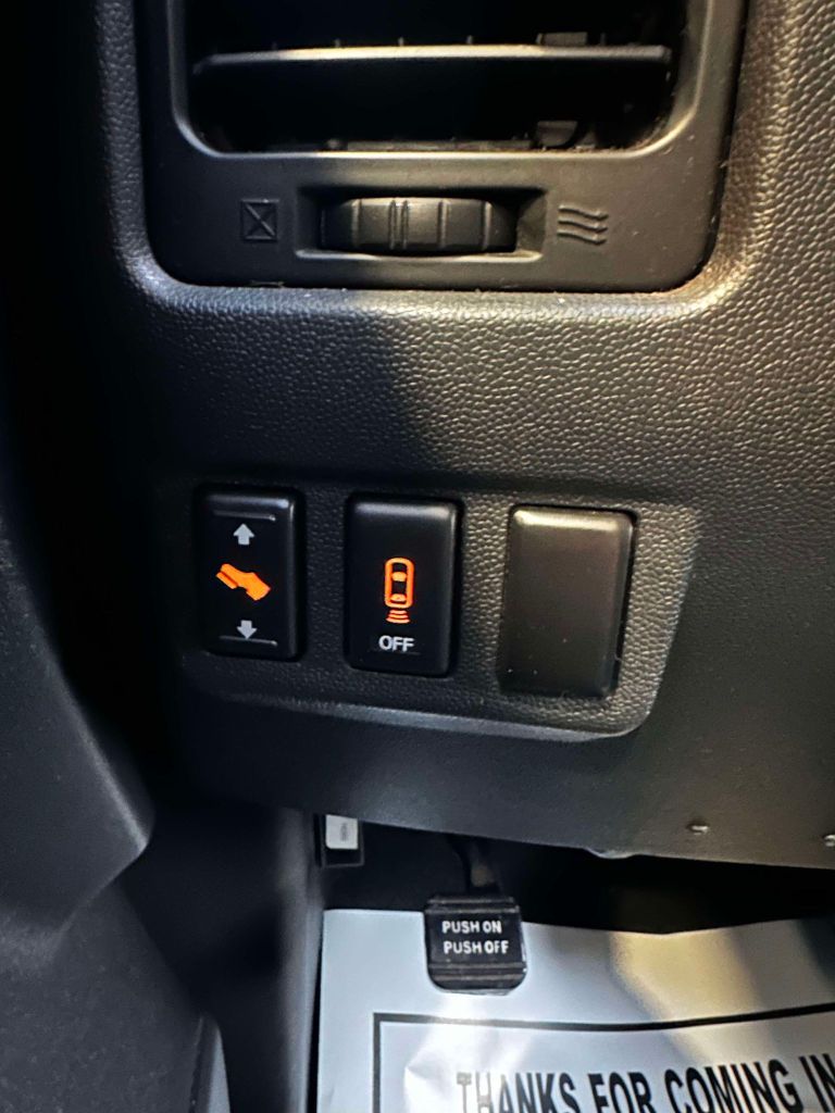 Photo 17 of this NISSAN TITAN