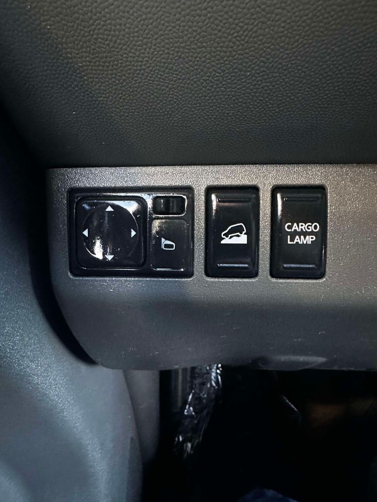 Photo 18 of this NISSAN FRONTIER