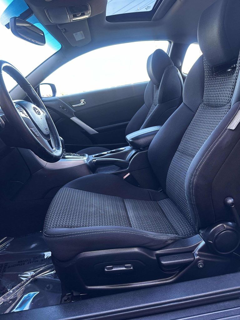 Photo 9 of this HYUNDAI GENESIS COUPE