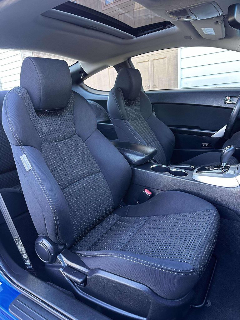 Photo 11 of this HYUNDAI GENESIS COUPE