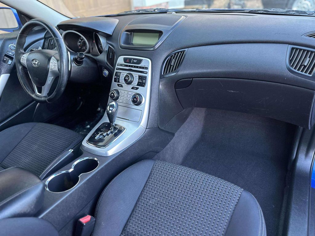 Photo 12 of this HYUNDAI GENESIS COUPE