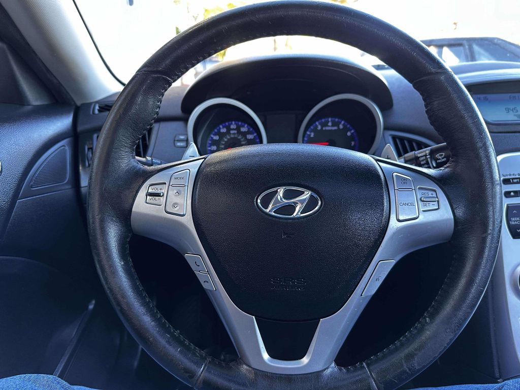 Photo 15 of this HYUNDAI GENESIS COUPE