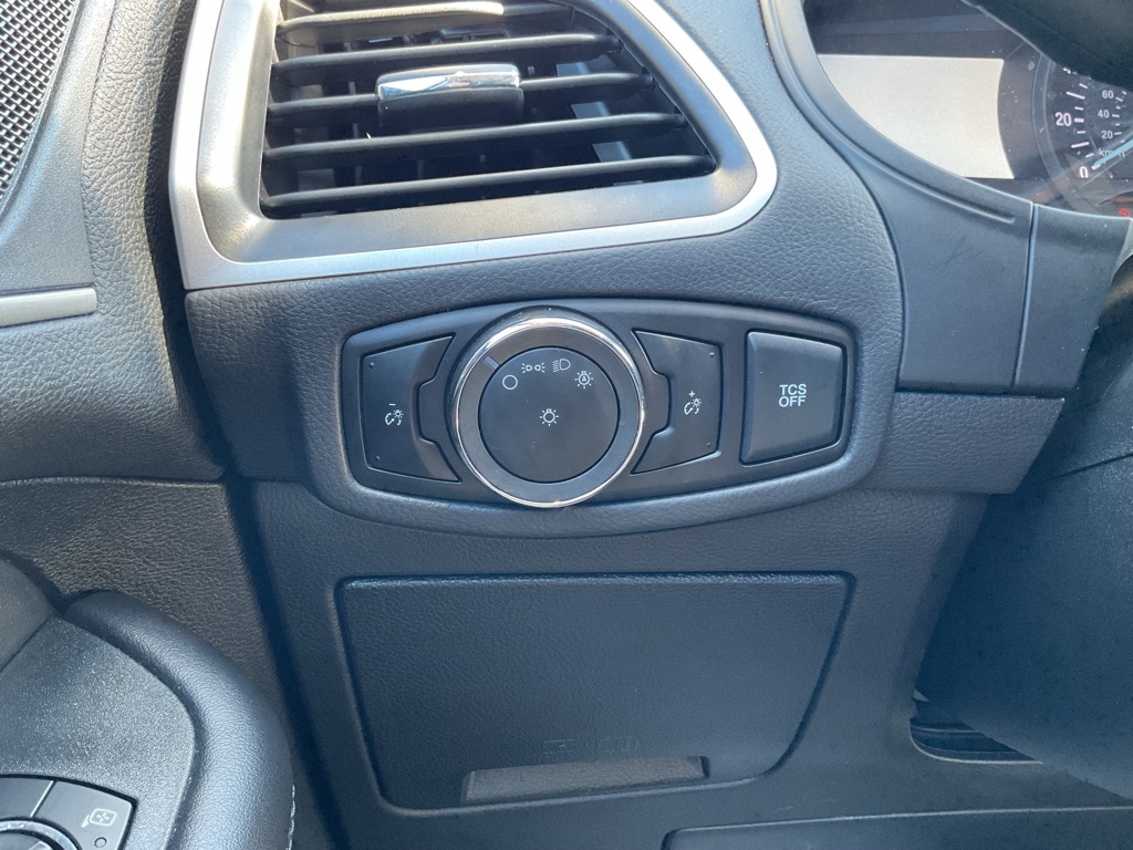 Photo 25 of this FORD EDGE
