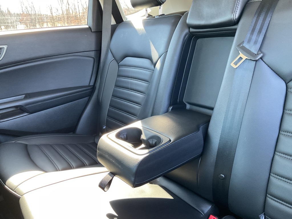 Photo 41 of this FORD EDGE