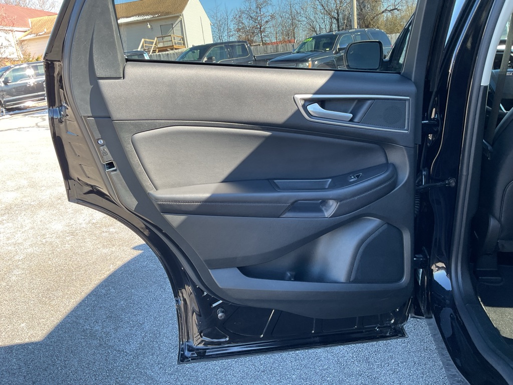 Photo 38 of this FORD EDGE