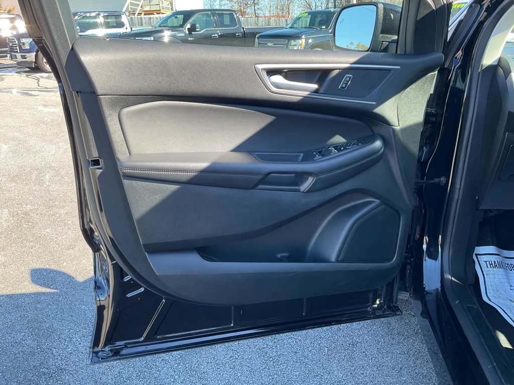 Photo 21 of this FORD EDGE