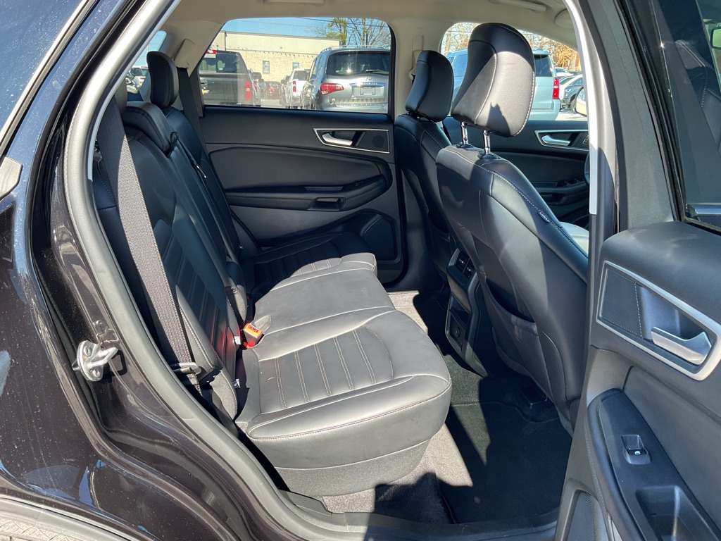 Photo 43 of this FORD EDGE