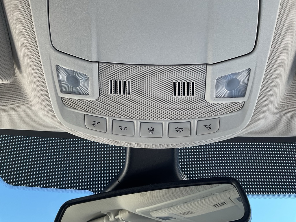 Photo 37 of this FORD EDGE