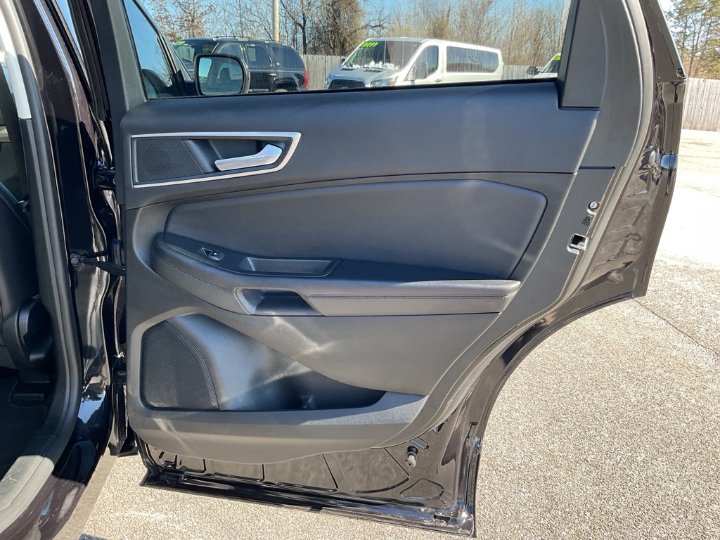 Photo 42 of this FORD EDGE