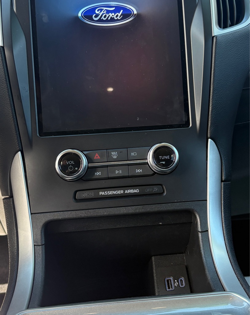 Photo 49 of this FORD EDGE
