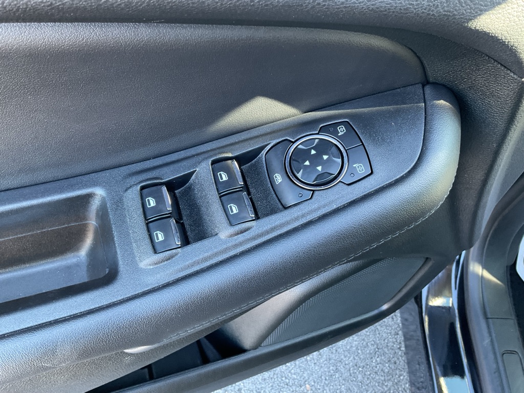 Photo 22 of this FORD EDGE