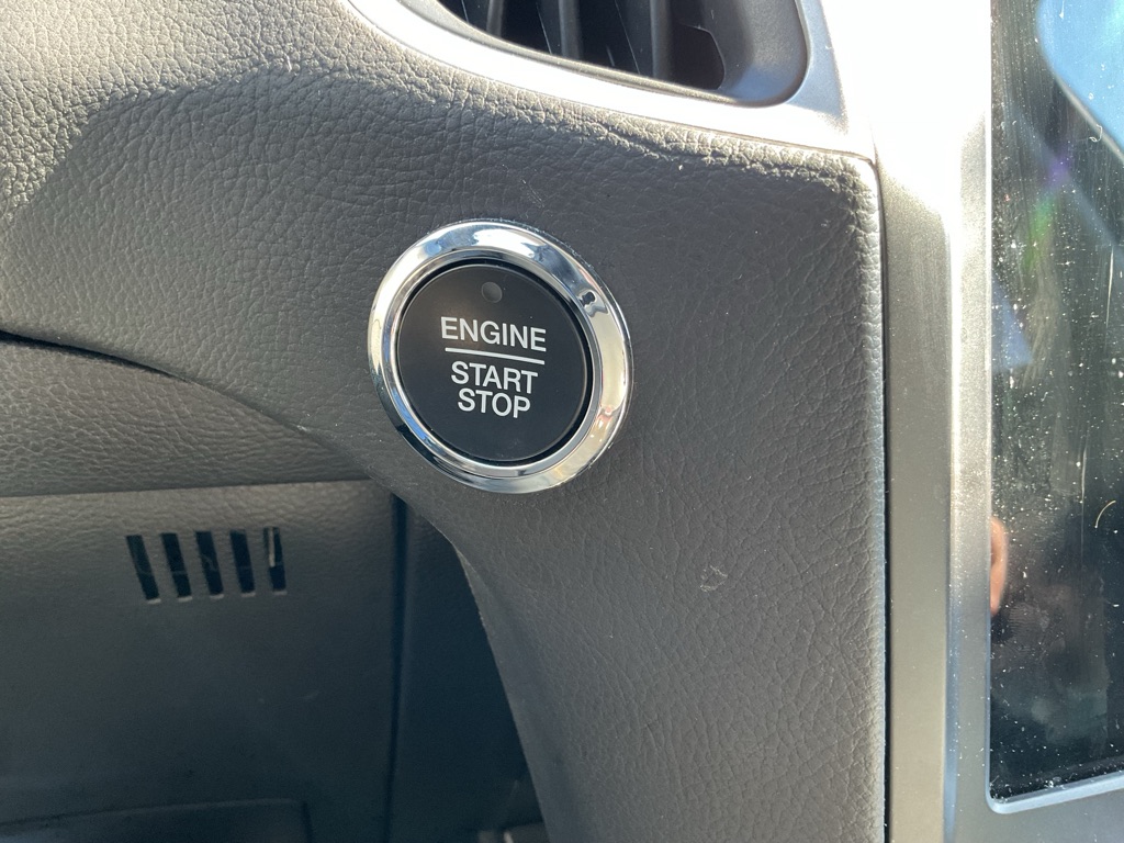Photo 30 of this FORD EDGE