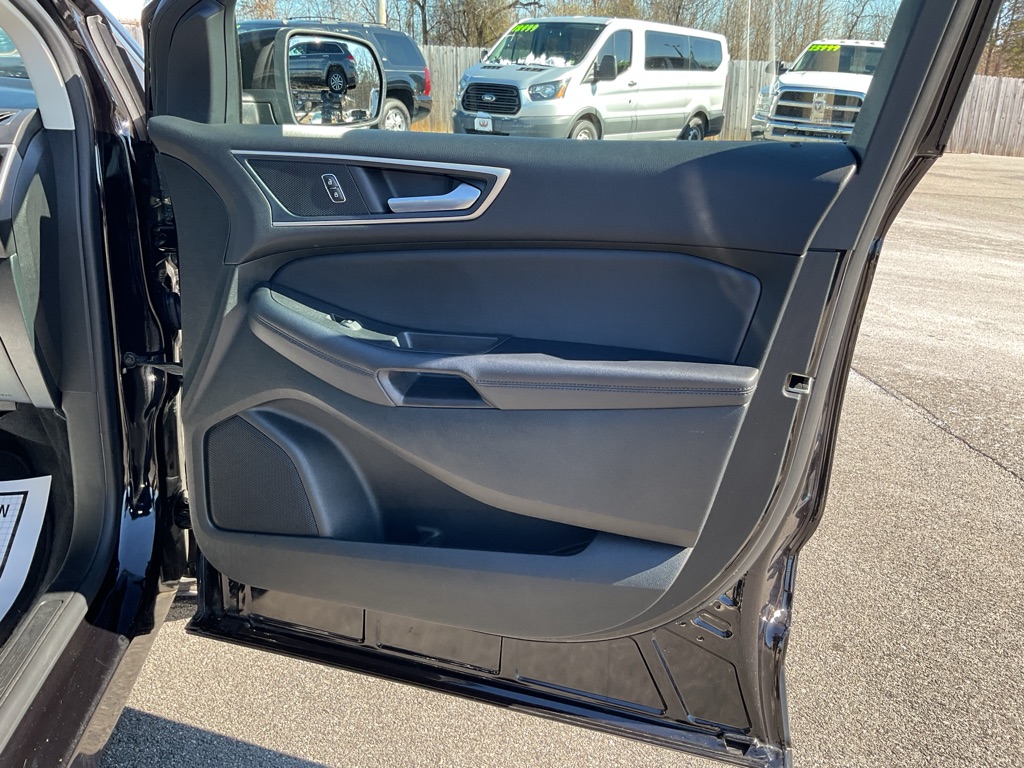 Photo 44 of this FORD EDGE