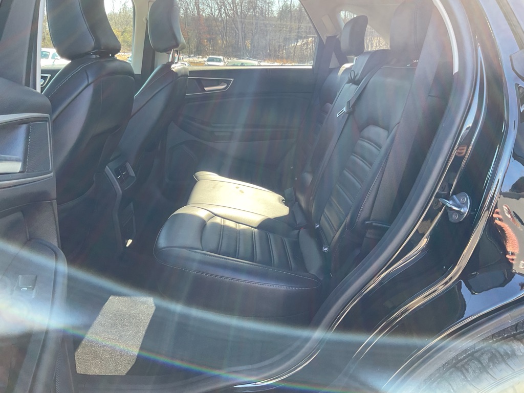 Photo 39 of this FORD EDGE
