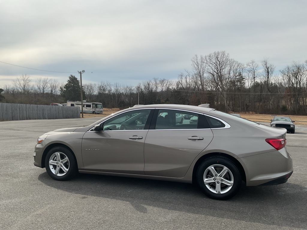 Photo 4 of this CHEVROLET MALIBU