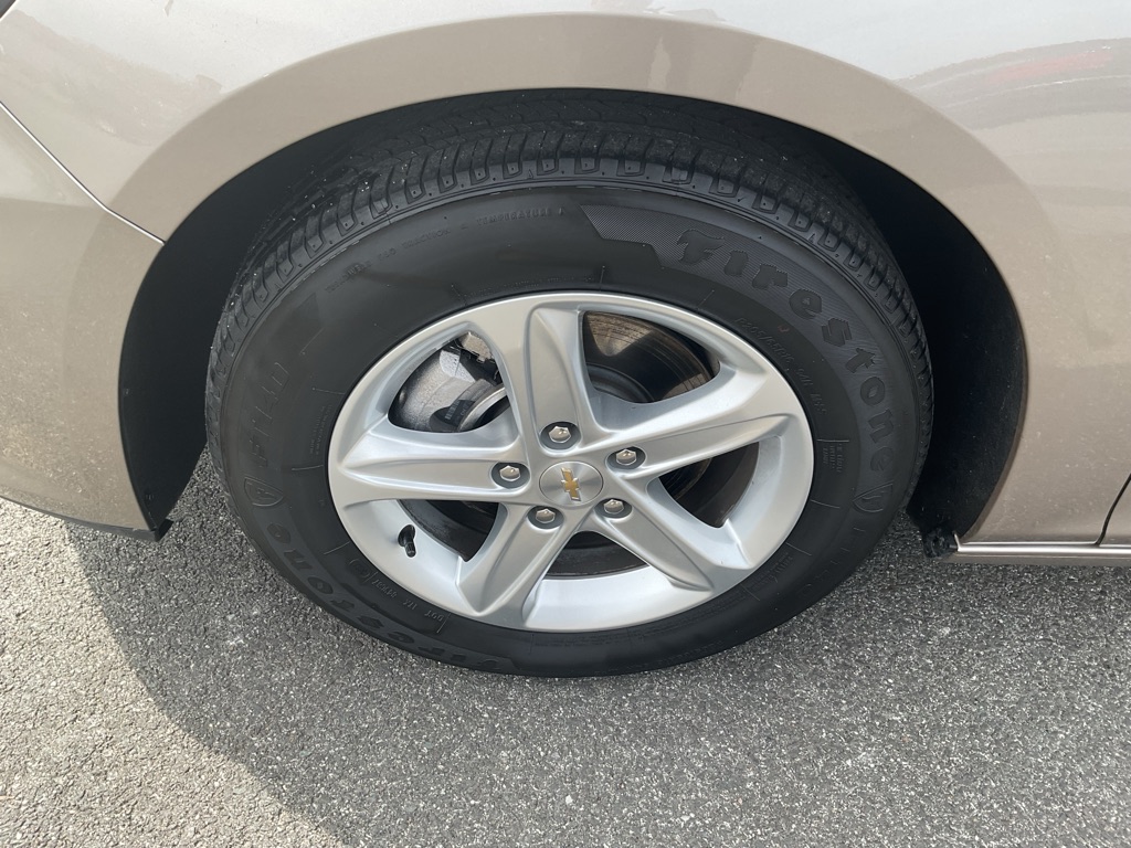 Photo 19 of this CHEVROLET MALIBU