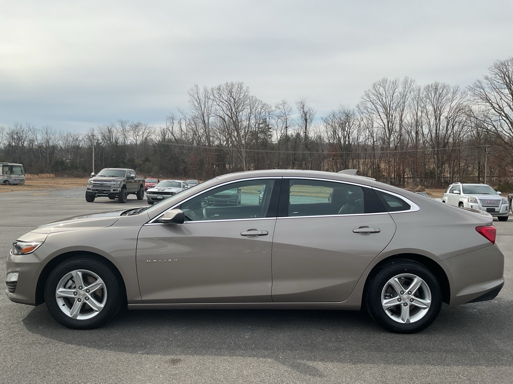 Photo 3 of this CHEVROLET MALIBU