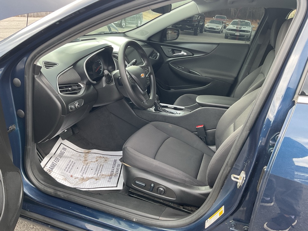 Photo 27 of this CHEVROLET MALIBU