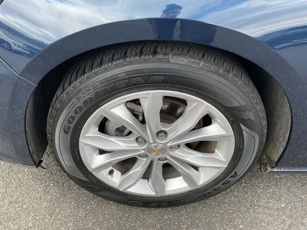 Photo 19 of this CHEVROLET MALIBU