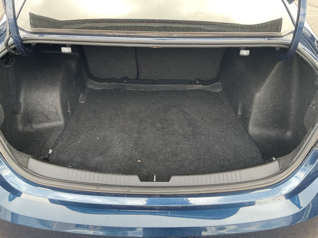 Photo 9 of this CHEVROLET MALIBU
