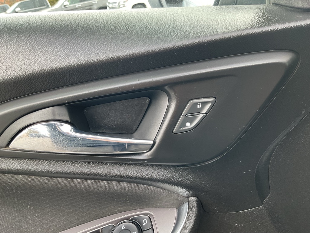 Photo 24 of this CHEVROLET MALIBU